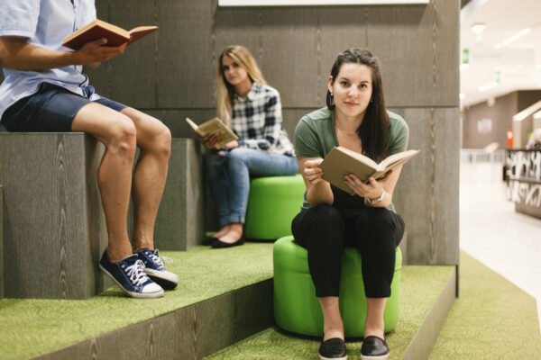 ¡Atención Becas!! Abierta la Convocatoria de la Beca Adriano 2024/2025 para Estudiantes 🎓💡